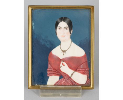 Damenbildnis-Miniatur, um 1900.Öl/Bein. Portrait einer jungen Dame im roten Kleid mit hochwertigem Schmuck. Metallrahmen unte