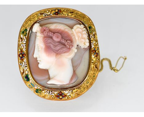 Guiseppe GIROMETTI, 1780-1851, museale Kamee-Brosche, Italien, Rom 1. Hälfte 19. Jh.Erhabene Achat-Kamee in bräunlich-grau- b