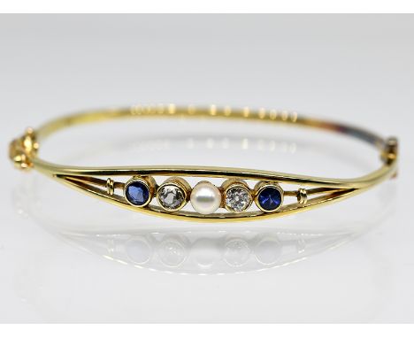 Armreifen mit Orientperle, 2 Saphiren und 2 Altschliff-Diamanten.zus. ca. 0,35 ct, 70- er Jahre.585/- Gelbgold. Gesamtgewicht