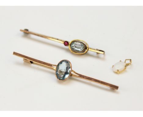 An 'aquamarine' set bar brooch, Chester 1920, the central untested oval aquamarine measuring 10mm x 8mm, set in 9ct gold to a