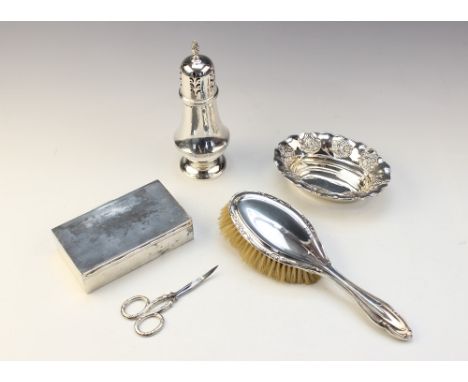 An Art Nouveau silver bon bon dish by Walker &amp; Hall, Chester 1906, of oval form with pierced floral decoration border, 14