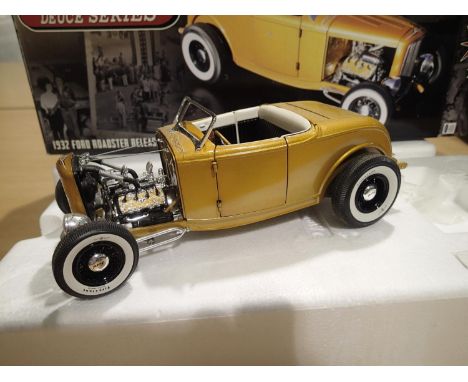 Acme Trading Co 1/18 scale 1932 Ford Roadster Hot Rod, windscreen loose in frame and missing bonnet, very good condition, box