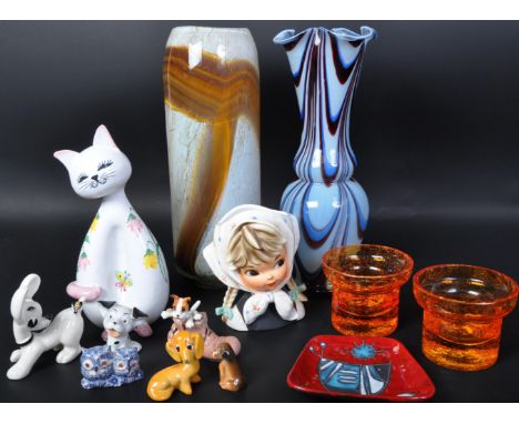 A collection of retro vintage 20th century china &amp; glass ware. The lot comprising of an Italian pottery cat money box, a 