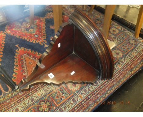 An Edwardian mahogany clock bracket