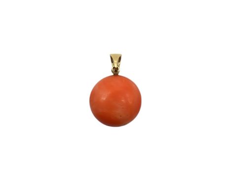 Goldener Anhänger - XX.Jahrhundert Rote Koralle als Cabochon, Gelbgoldfassung 14 k (geprüft), d.= ca. 15 mm, Provenienz: Priv