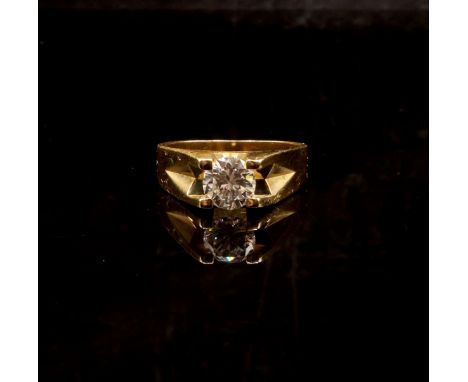 Goldener Brillantring mit Solitärbrillant (ca. 1 ct., W/VSI, Gelbgold 18 K, Schiene geteilt auslaufend in Krappenfassung, Rin