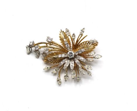 Goldene Brosche Blütenform, mit zahlreichen Brillanten (min. 2,5 ct. W-si-vsi) ausgefasst in Weißgoldfassung, Brosche Gelbgol