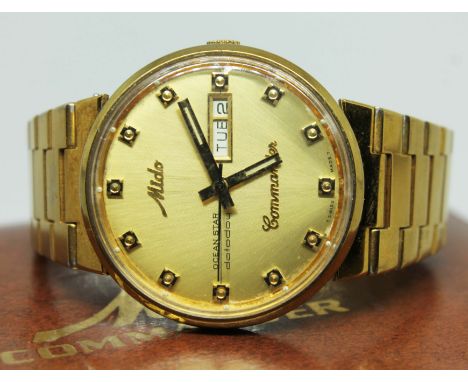 A gent's Mido Commander Ocean Star Dataday stainless steel gold tone wristwatch on stainless steel gold tone strap, with box,