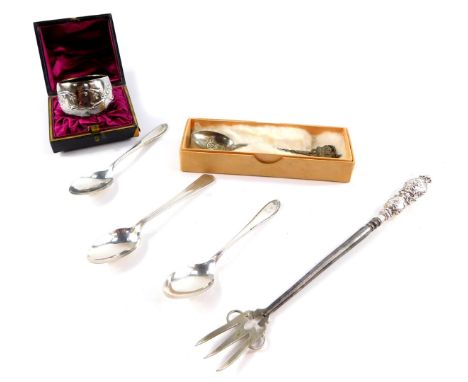 A Victorian silver napkin ring, cased,  Birmingham 1898, an Edward VII toasting fork with silver handle, embossed with cherub