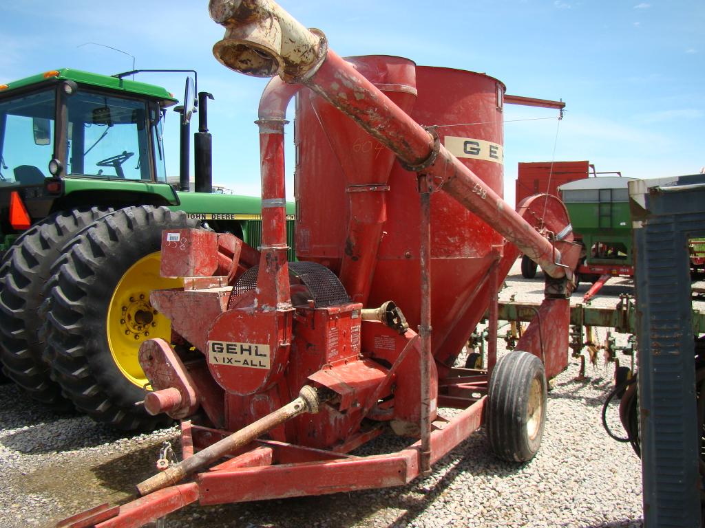 Gehl 65 grinder/mixer