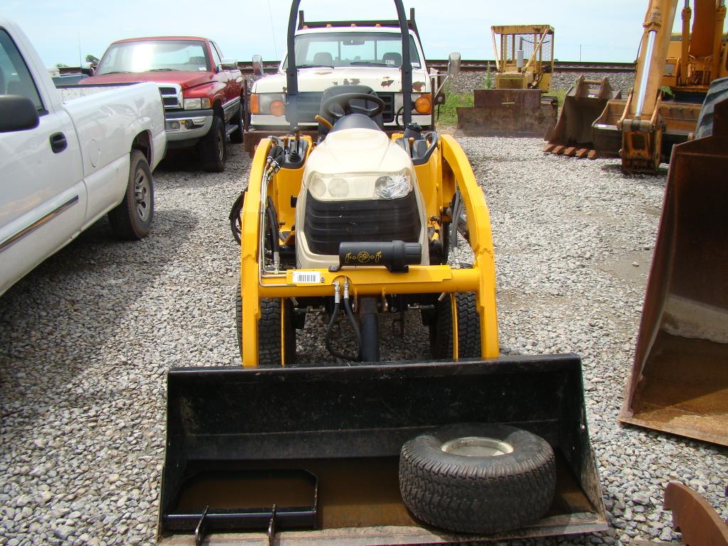 Cub Cadet 7252 with deck & loader