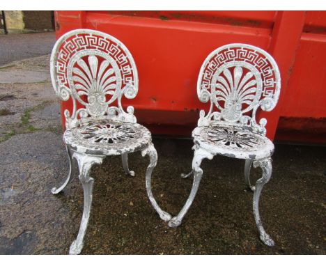 A pair alloy garden chairs&nbsp;