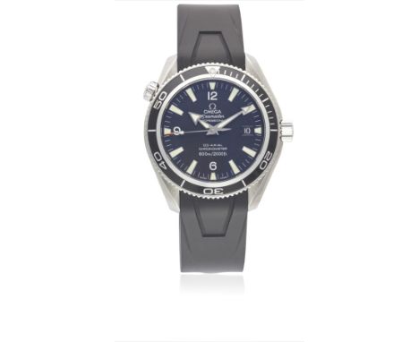 A GENTLEMAN'S STAINLESS STEEL OMEGA SEAMASTER PROFESSIONAL PLANET OCEAN CO-AXIAL CHRONOMETER WRIST WATCH DATED 2009, REF. 290