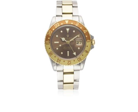 A GENTLEMAN'S STEEL & GOLD ROLEX OYSTER PERPETUAL GMT MASTER BRACELET WATCH CIRCA 1972, REF. 1675 WITH LATER ROLEX "NIPPLE" D