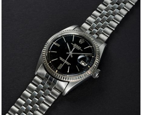 A RARE GENTLEMAN'S STEEL & WHITE GOLD ROLEX OYSTER PERPETUAL DATEJUST BRACELET WATCHCIRCA 1965, REF. 1601 WITH GLOSS BLACK DI