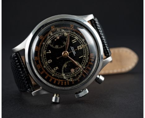 A RARE GENTLEMAN'S LARGE SIZE STAINLESS STEEL CYMA WATERSPORT "CLAMSHELL" CHRONOGRAPH WRIST WATCH CIRCA 1940s, WITH GLOSS BLA