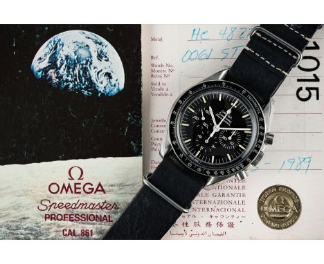 A GENTLEMAN'S STAINLESS STEEL OMEGA SPEEDMASTER PROFESSIONAL CHRONOGRAPH WRIST WATCH DATED 1989, REF. ST 145022 WITH ORIGINAL