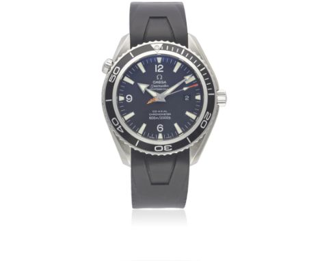 A GENTLEMAN'S STAINLESS STEEL OMEGA SEAMASTER PROFESSIONAL PLANET OCEAN CO-AXIAL CHRONOMETER WRIST WATCH CIRCA 2007, REF. 290