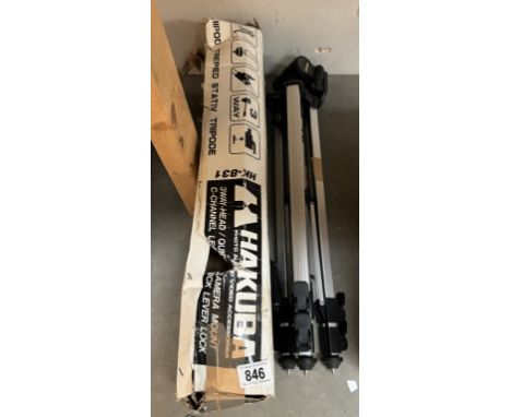A boxed camera tripod (Hakuba HK-831)