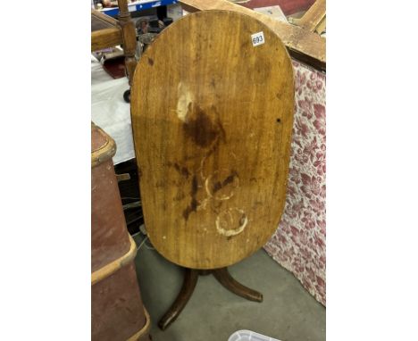 An Edwardian mahogany tripod tip top table