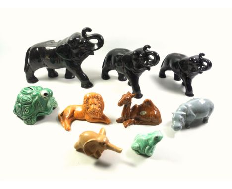 Set of 3 Sylvac graduating models of elephants, 21 x 28cm the largest; smaller elephant, hippo, camel, lion, toad, and a tort