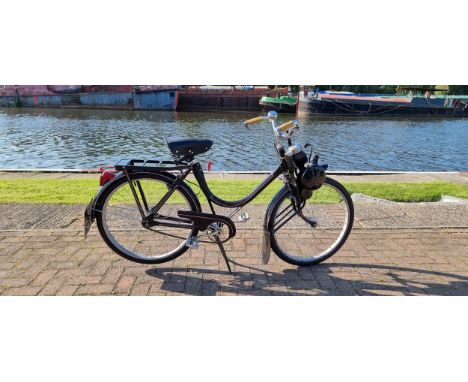 1954 VeloSolex 45, 49cc. Registration number 133 XVS (non transferrable). Frame number 494766. Engine number 486914. In 1940,