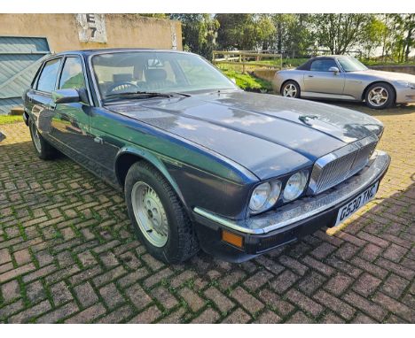 1989 Jaguar XJ6, 2919cc. Registration number G530 TNC. Chassis number SAJJFALJ3AB601841. Engine number 9APVSA112004. Sold as 