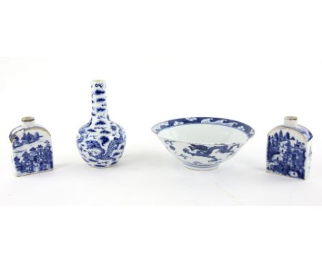 Four pieces of Chinese blue and white porcelain, comprising: a bowl decorated with three dragons and flaming pearls, 22.5 cm 