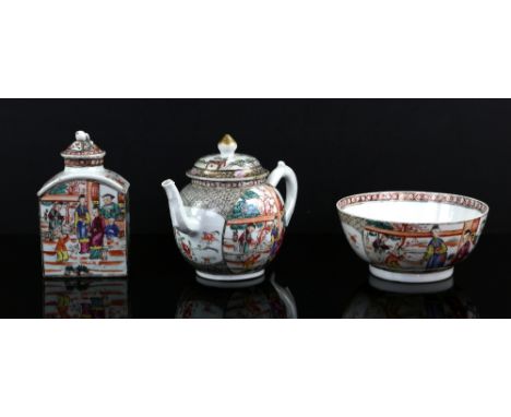 A Chinese Export part service, comprising: a tea caddy with cover, 13.5 cm high; a teapot and domed cover, 14 cm high; and a 