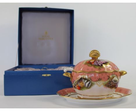 A Worcester Heritage Collection tureen, cover, stand and ladle, c1989, No 2016, decorated with shells, 19.5cm wide, boxed