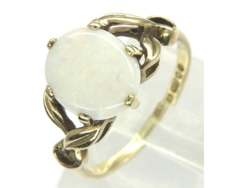 9ct gold opal set solitaire ring, size K/L, 2g. P&amp;P Group 1 (£14+VAT for the first lot and £1+VAT for subsequent lots) 