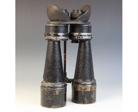 WORLD WAR II INTEREST: A pair of World War II Ross of London naval issue 'Captain's Sight' power 10 field 5 1/4 binoculars, s