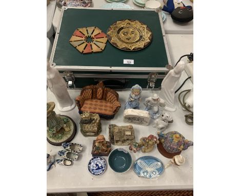 A MIXED COLLECTION OF CERAMIC ORNAMENTS AND A CASE 