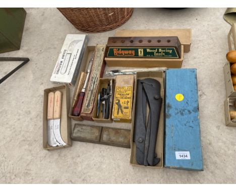 AN ASSORTMENT OF TOOLS TO INCLUDE LINOLEUM KNIVES, A RATCHET SCREW DRIVER AND PIPE WRENCHES ETC 