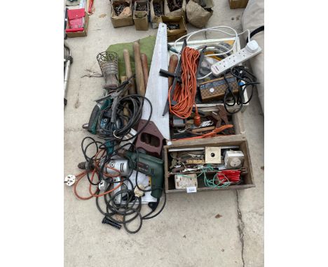 AN ASSORTMENT OF HAND TOOLS TO INCLUDE BOSCH DRILL, GARDEN SHEARS AND SPANNERS ETC 