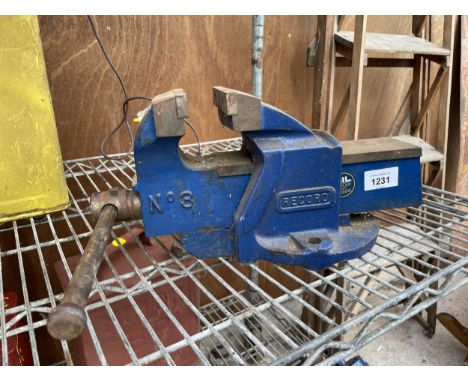 A VINTAGE RECORD NO.3 BENCH VICE 