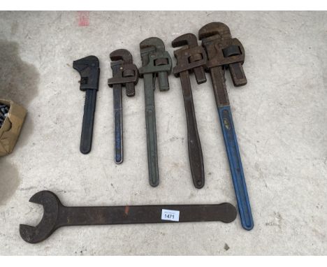FIVE VARIOUS SIZED STILSONS AND A LARGE SPANNER 