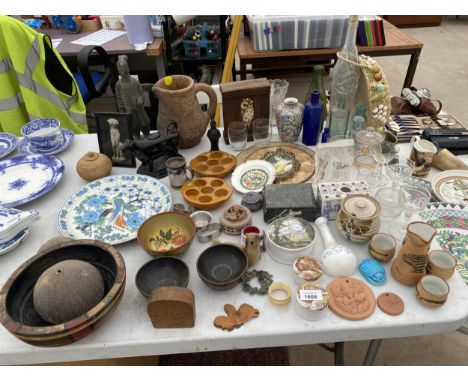 A LARGE ASSORTMENT OF ITEMS TO INCLUDE TREEN BOWLS, TRINKET BOXES AND COLOURED GLASS BOTTLES ETC 