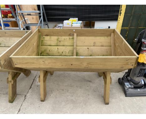A LARGE WOODEN TROUGH PLANTER (120CM X 84CM X 79CM) 