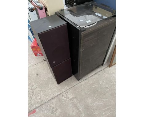 A GRUNDIG RECORD PLAYER AND STEREO SYSTEM WITH TWO SPEAKERS 