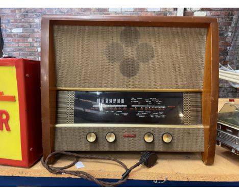 A LARGE VINTAGE MURPHY RADIO 