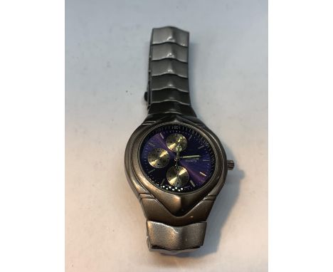 A PULSE QUARTZ CHRONOGRAPH WRIST WATCH SEEN WORKING BUT NO WARRANTY 