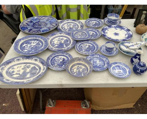 A LARGE ASSORTMENT OF BLUE AND WHITE CERAMIC WARE TO INCLUDE A SMALL GINGER JAR, PLATES AND CUPS AND SAUCERS ETC 