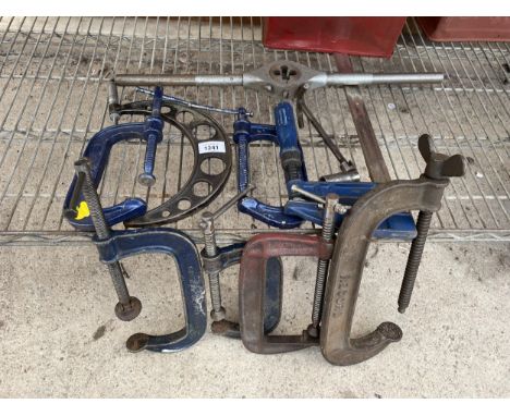 AN ASSORTMENT OF CLAMPS TO INCLUDE RECORD G CLAMPS AND SASH CLAMP ETC 