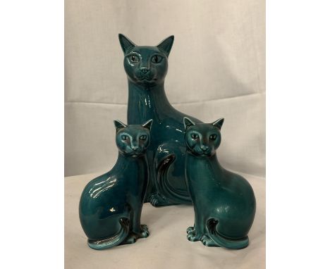 THREE TURQUOISE POOLE POTTERY CATS TO INCLUDE ONE LARGE AND TWO SMALLER 