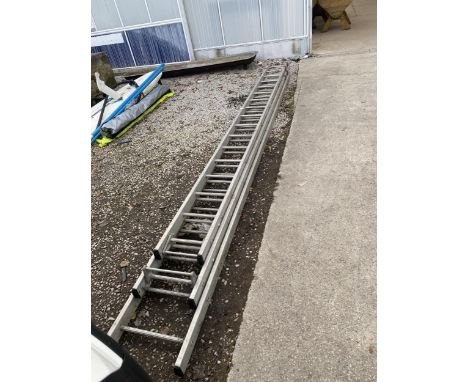 A THREE SECTION ALLUMINIUM EXTENDING LADDER (16 RUNGS PER SECTION) 