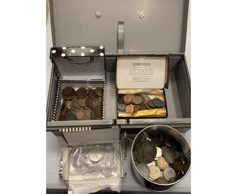A VINTAGE CASH TIN WITH PRE DECIMAL COINS 