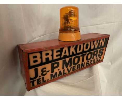 A VINTAGE BREAKDOWN J &amp; P MOTORS MALVERN ILLUMINATED LIGHT BOX SIGN - SIGN 61CM X 23 CM (NOT INCLUDING FLASHING BEACON) 