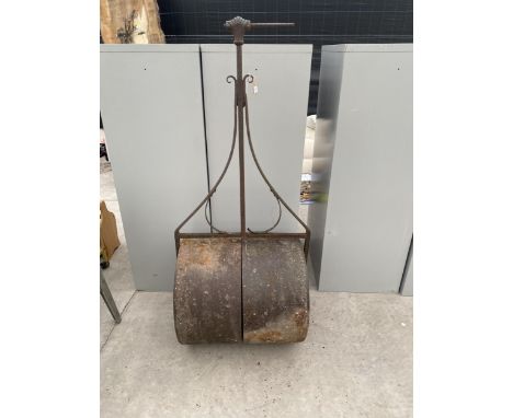 A LARGE VINTAGE GARDEN ROLLER 
