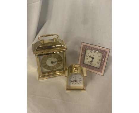 THREE CLOCKS TO INCLUDE A HOWARD AND MILLER CARRIAGE CLOCK, A FURTHER CARRIAGE CLOCK AND A PINK ORNATE DESK CLOCK 